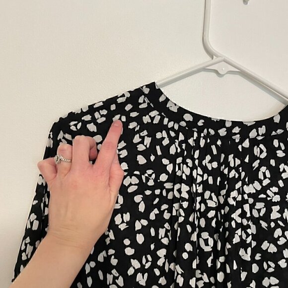 NYDJ NOT YOUR DAUGHTERS JEANS Pintuck Blouse 3/4 Sleeve Pleatback Black White - Picture 14 of 16